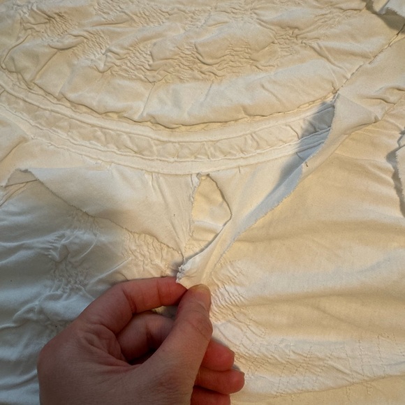 Anthropologie Rivulets Ivory Queen Quilt - Picture 6 of 10